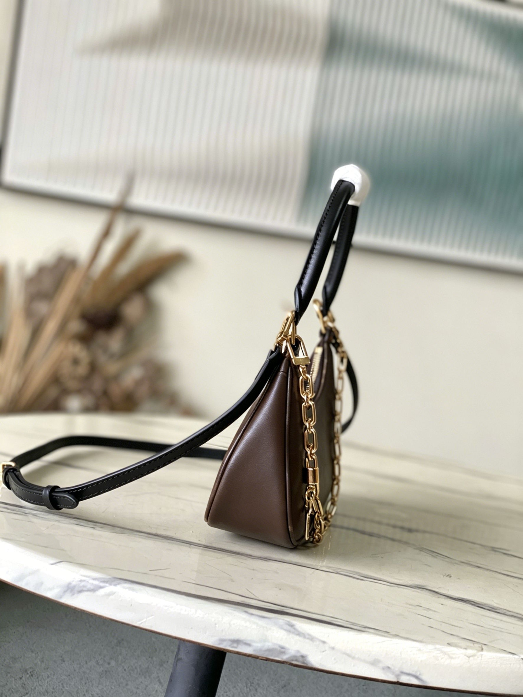 Leather Work In Art - حقيبة يد نسائية بتصميم فني عتيق،