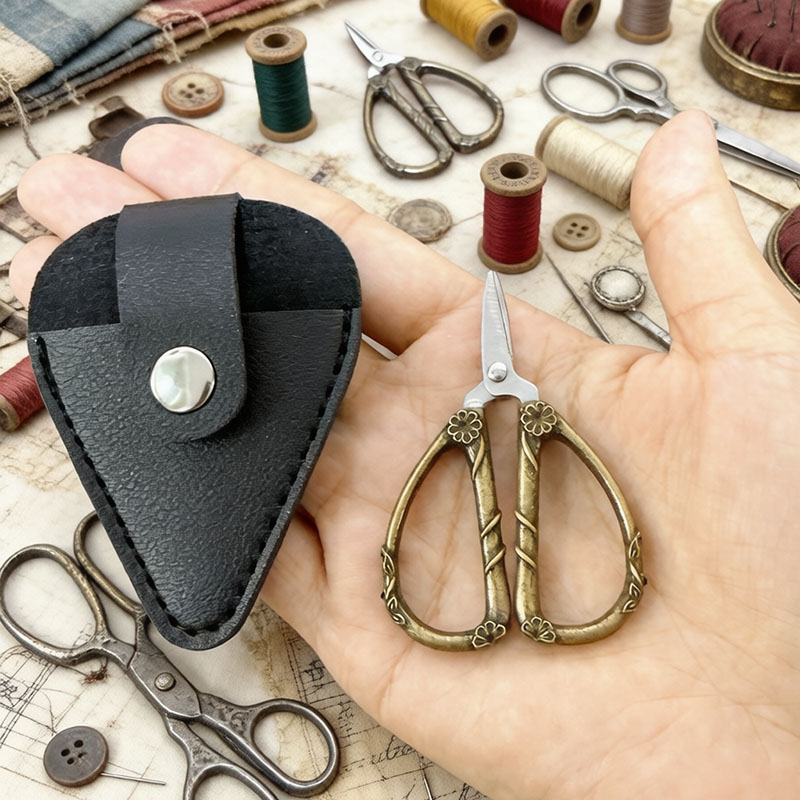 Leather Work In Art - مقص صغير عتيق الطراز من الفولاذ