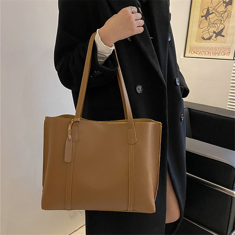 حقيبة يد كلاسيكية سوداء من الج - مراجعة Leatherwork Wallet وسعره